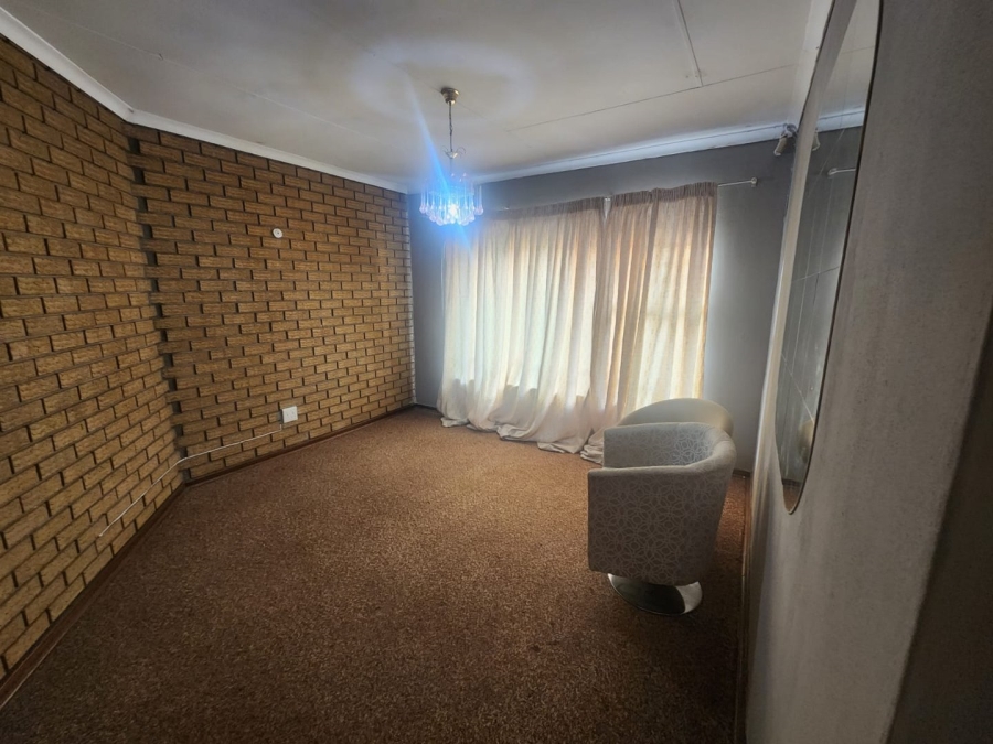 4 Bedroom Property for Sale in Pellissier Free State